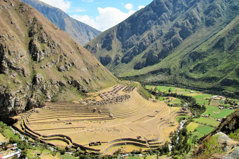 Sitio inca de Patallacta visto desde el Camino Inca