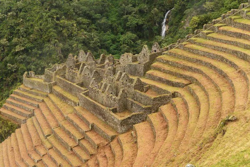 Andenes y recintos incas de Wiñay Wayna en el Camino Inca