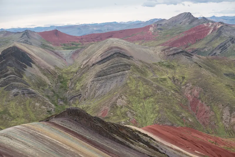 Cerros de franjas rojas y ocres de la Montaña de Colores de Palccoyo