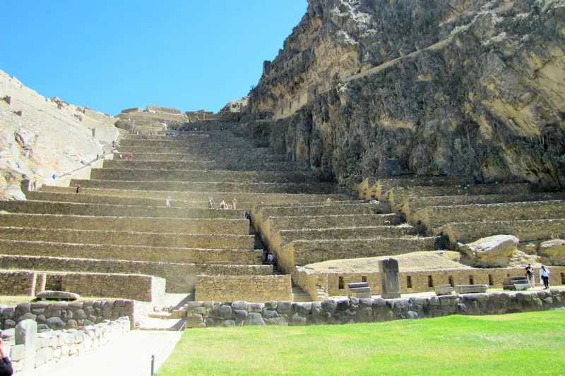 Andenes de la fortaleza de Ollantaytambo en el Valle Sagrado
